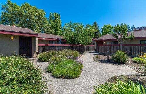 2 Redwood Ct, Santa Rosa, CA 95409-3146