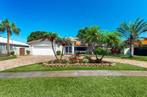 923 Eden Isle Dr, Saint Petersburg, FL 33704-1703