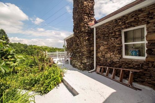 36 Petermans Ln, Pittsburgh, PA 15235-1961