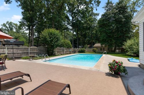 27 Brandywine Dr, Berlin Boro NJ  08009-2225 exterior