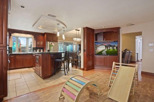 9020 Lismore Dr, Elk Grove CA  95624-2661 exterior