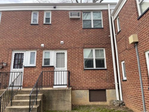 225-04 Manor Rd, Jamaica, NY 11427-2028