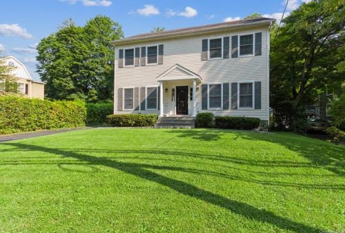 17 Lake St, Pleasantville, NY 10570-2421