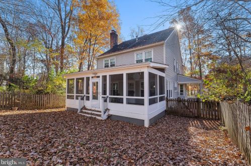 1604 Stowe Rd, Herndon, VA 20194-1603