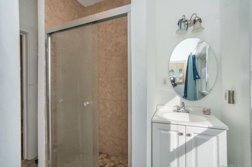 111 Eldridge St, Manchester CT  06040-5551 exterior