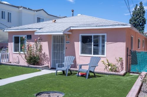 2221 Bataan Rd, Redondo Beach, CA 90278-1405