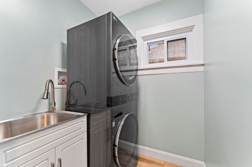 809 Berkshire Ave, Pittsburgh PA  15226-2137 exterior