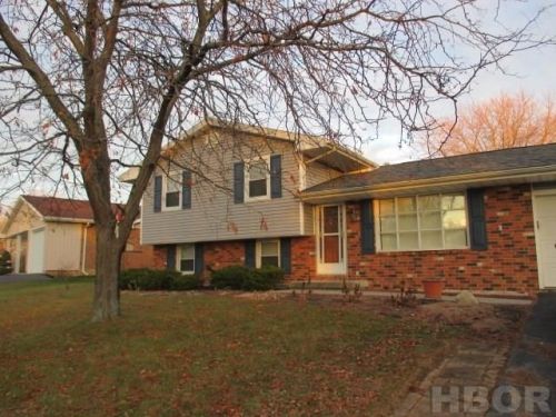2033 Knollwood Dr, Findlay, OH 45840-4370