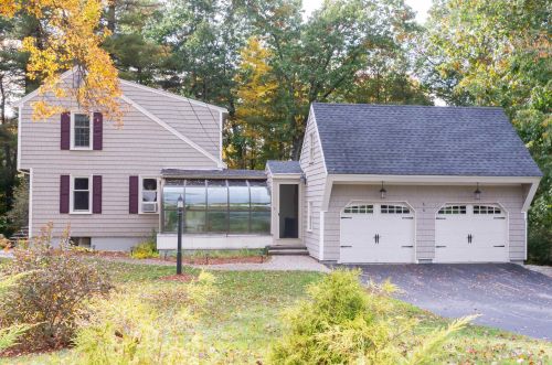 6 Tammy St, Salem, NH 03079-3244