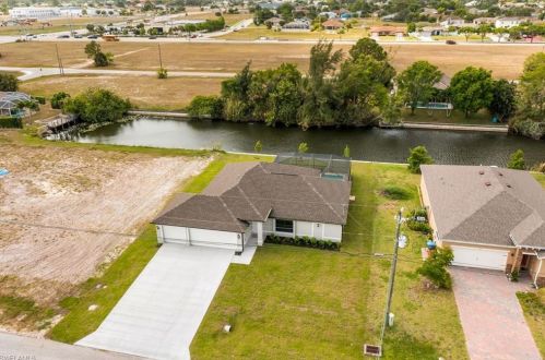 834 15th St, Cape Coral, FL 33991-2921
