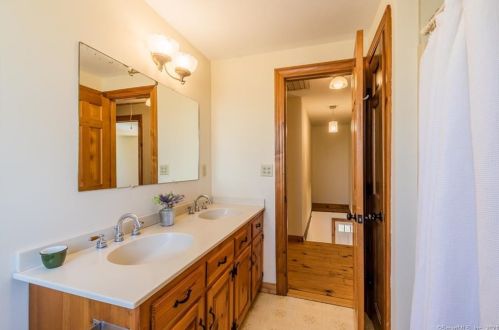 34 Cedar Hill Ln, Colchester CT  06420-4007 exterior