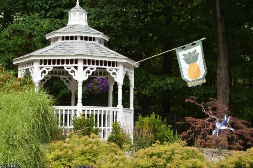 6110 Richmond Rd, West Milford Lakes NJ  07480-5117 exterior