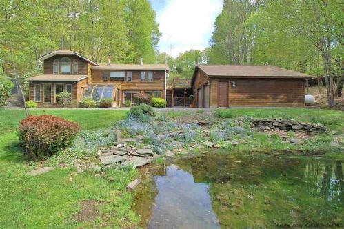 96 Harmati Ln, Shady, NY 12409-5129