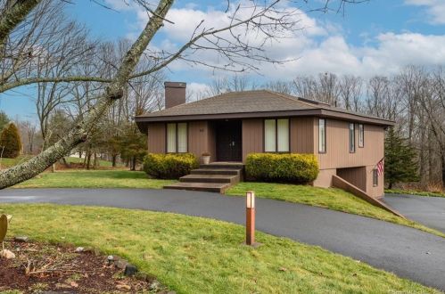 59 Woods Hill Rd, Northford, CT 06472-1102
