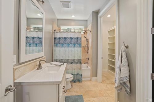 2054 Zinfandel Ct, Vacaville CA  95688-2829 exterior