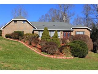 108 Sky View Ln, Hendersonville, NC 28739-8920