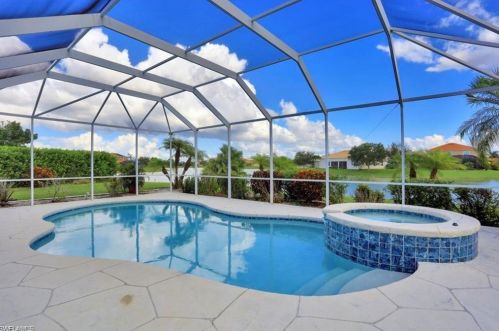 2781 Amberwood Ct, Naples, FL 34120-7520