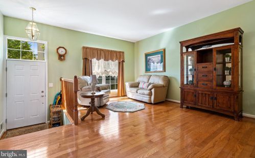 14238 Hunters Run Way, Gainesville VA  20155-4408 exterior