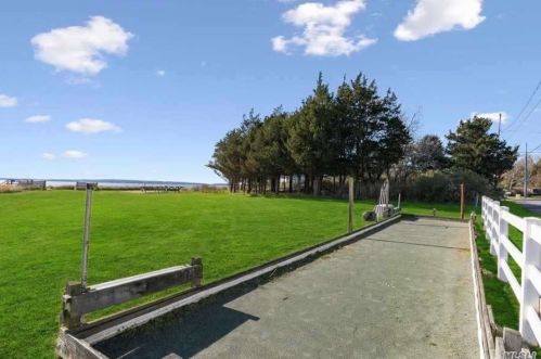 450 Bay Haven Ln, Southold NY  11971-4346 exterior