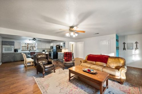 4951 Joe Wilson Rd, Midlothian TX  76065-4518 exterior