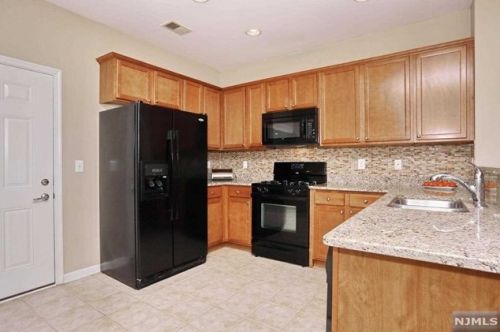 22 Aster Ln, Outwater NJ 07026-3563 exterior