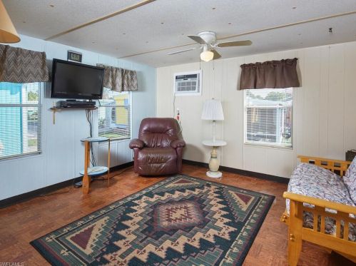 414 Papaya St, Goodland, FL