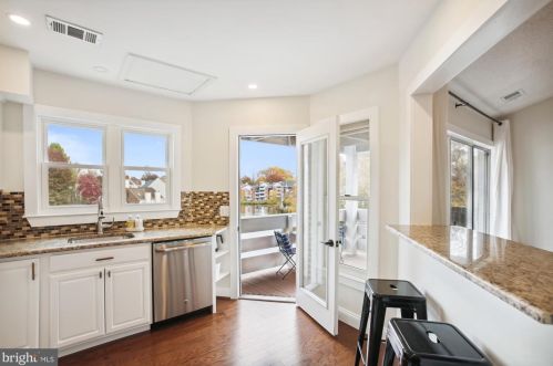 7604 Lakeside Village Dr, Falls Church VA  exterior