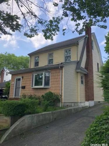 4611 Westminster Rd, Great Neck, NY 11020-1242