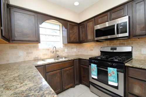 7501 Canary Cir, Texas City, TX 77591-3649