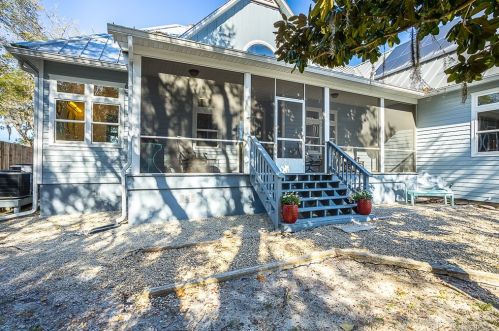 41 Bayshore Dr, Saint George Island, FL 32328-3212