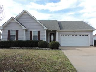 4032 Challis Dr, Clarksville, TN 37040-2534
