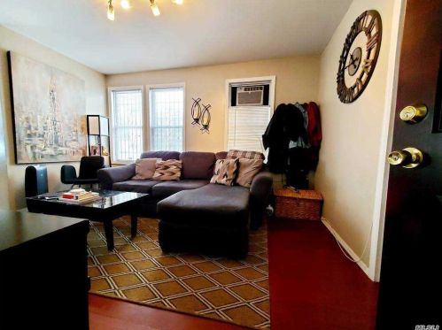10509 131st St, Jamaica, NY 11419-3109