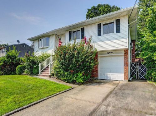 18 5th St, Deer Park, NY 11729-3220