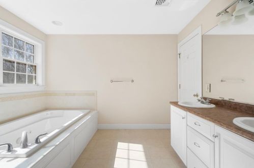 37 Millers Brook Dr, Cumberland RI  02864-6163 exterior