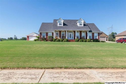 17236 Eagle Pointe Dr, Athens, AL 35613-6412
