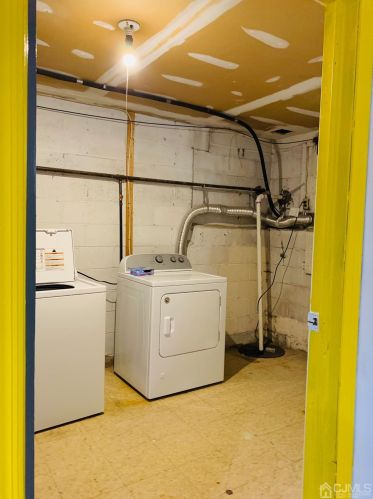 3 Highview Dr, Woodbridge NJ  07095-3905 exterior