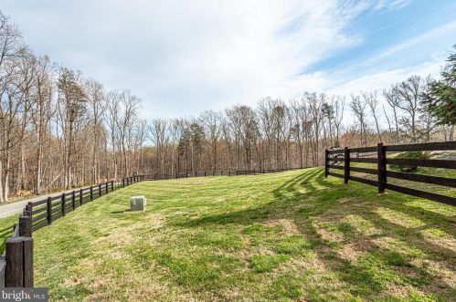 3714 Mountain Rd, Haymarket VA  20169-1739 exterior