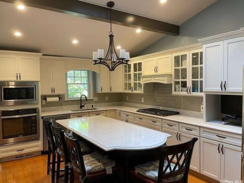 48 Birch Hill Rd, Mount Sinai NY  11766-1904 exterior