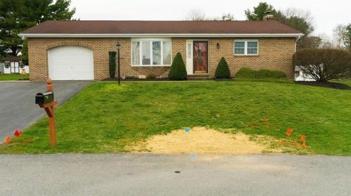 5142 Shawnee Blvd, Schnecksville PA  18078-2609 exterior