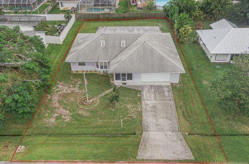 2111 Wald St, Fort Pierce, FL 34984-4735