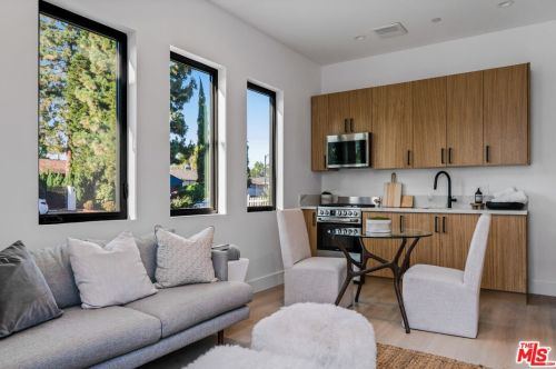 12600 Emelita St, North Hollywood CA  91607-1017 exterior