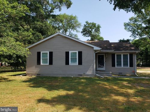 107 9th St, Laurel, DE 19956-1319