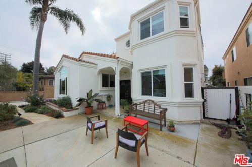 218 Indianapolis Ave, Huntington Beach CA 92646-5043 exterior