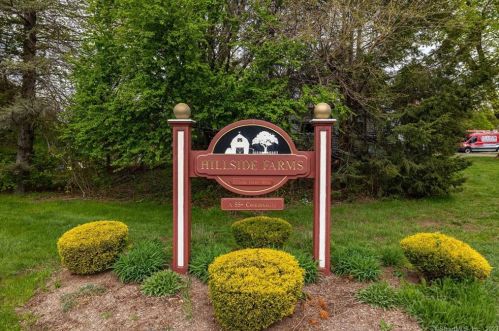 22 Hillside Farms Dr, East Windsor CT  06016-1401 exterior