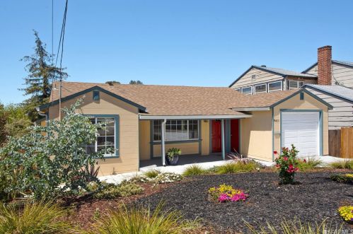 9411 Castlewood St, Oakland, CA 94605-4415