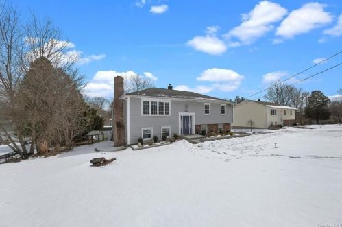 4 Ross Dr, Yorktown Hgts, NY 10598-6421