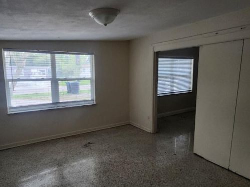 508 Palm Ave, Fort Pierce, FL 34982-6221
