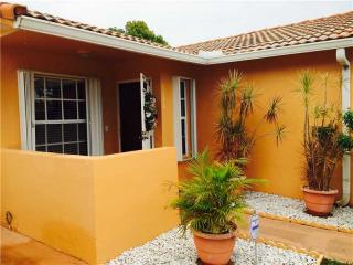 1232 138th Ct, Miami, FL 33184-2735