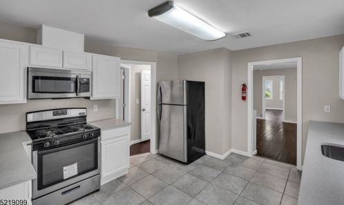 541 Grove St, East Orange, NJ 07017-4908