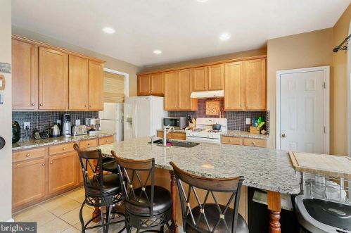 9275 Laurel Ridge Crossing Rd, Lorton VA  22079-2960 exterior